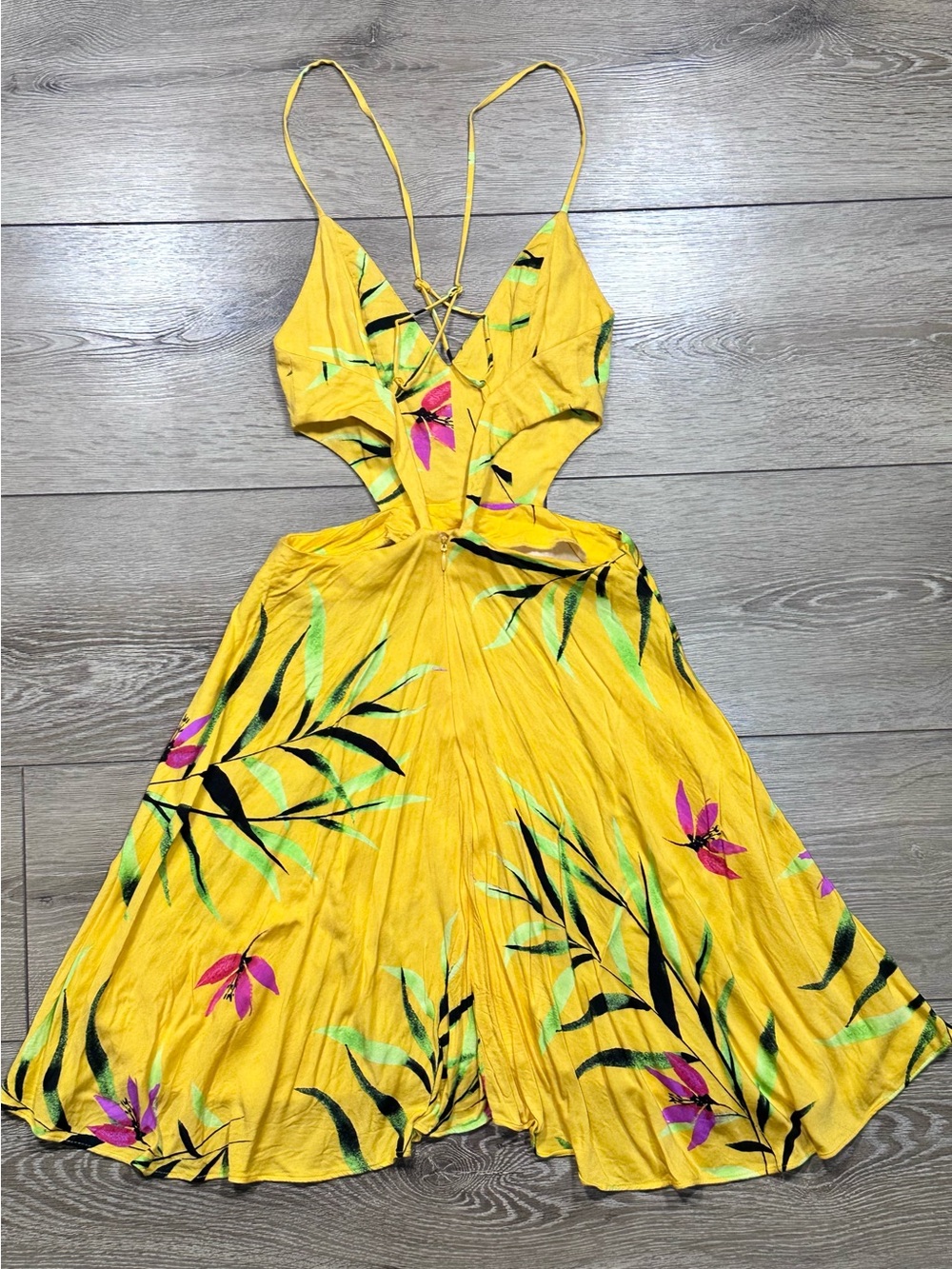 •SOLD• Urban Outfitters Yellow Tropical Floral Print Cut Out Mini Dress - Picture 15 of 16
